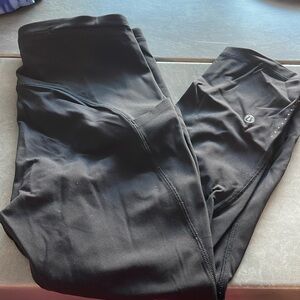 Lululemon cropped leggings with pockets size 6